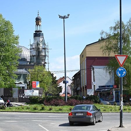 Elem apartmani Skver Tuzla Exteriör bild
