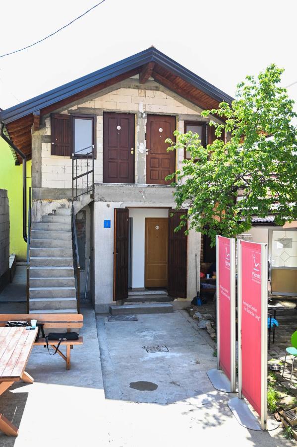 Elem apartmani Skver Tuzla Exteriör bild