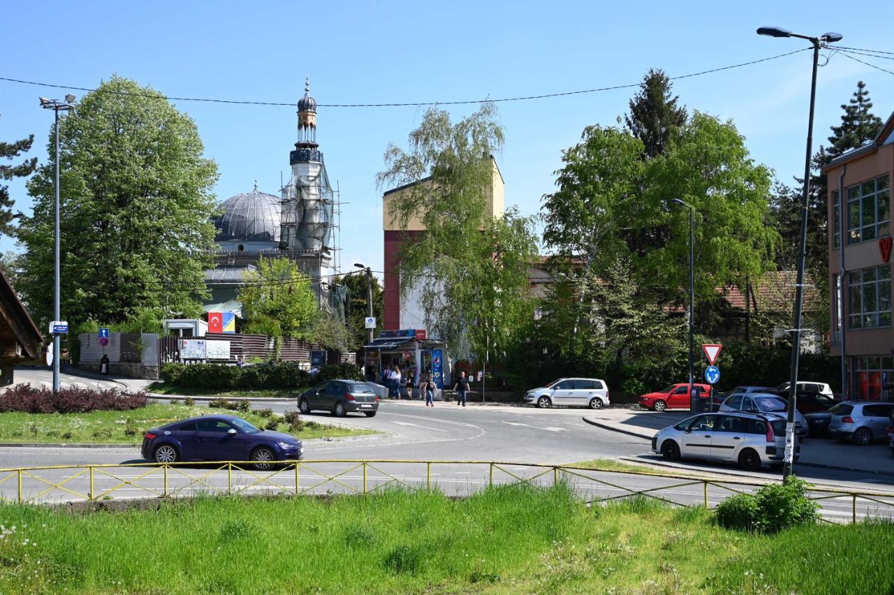 Elem apartmani Skver Tuzla Exteriör bild