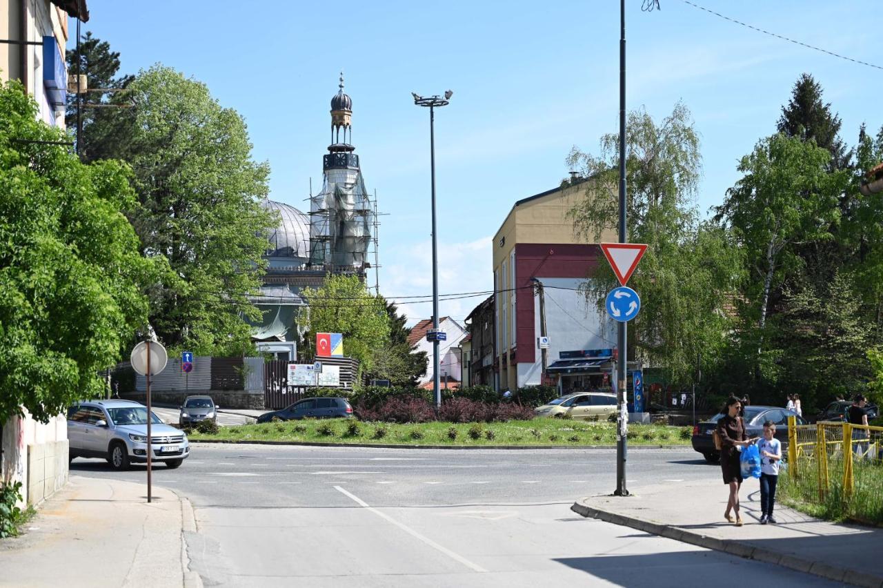 Elem apartmani Skver Tuzla Exteriör bild