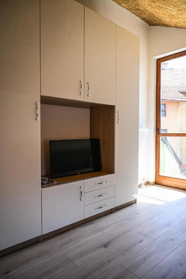 Elem apartmani Skver Tuzla Exteriör bild