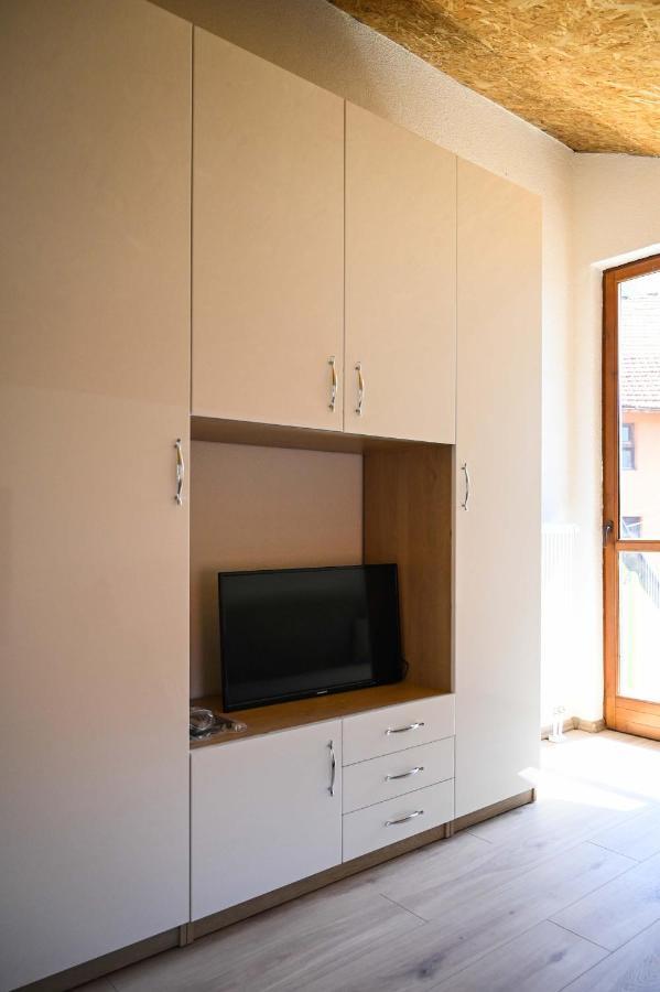Elem apartmani Skver Tuzla Exteriör bild